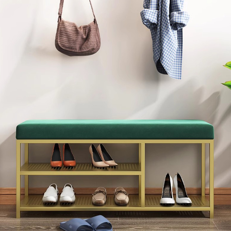 Eenvoudige toegangsstijl schoenen.